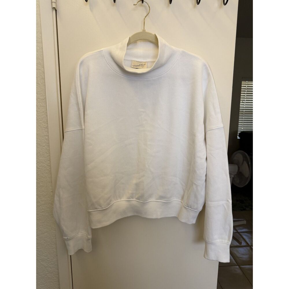 Like new Universal thread white sweatshirt